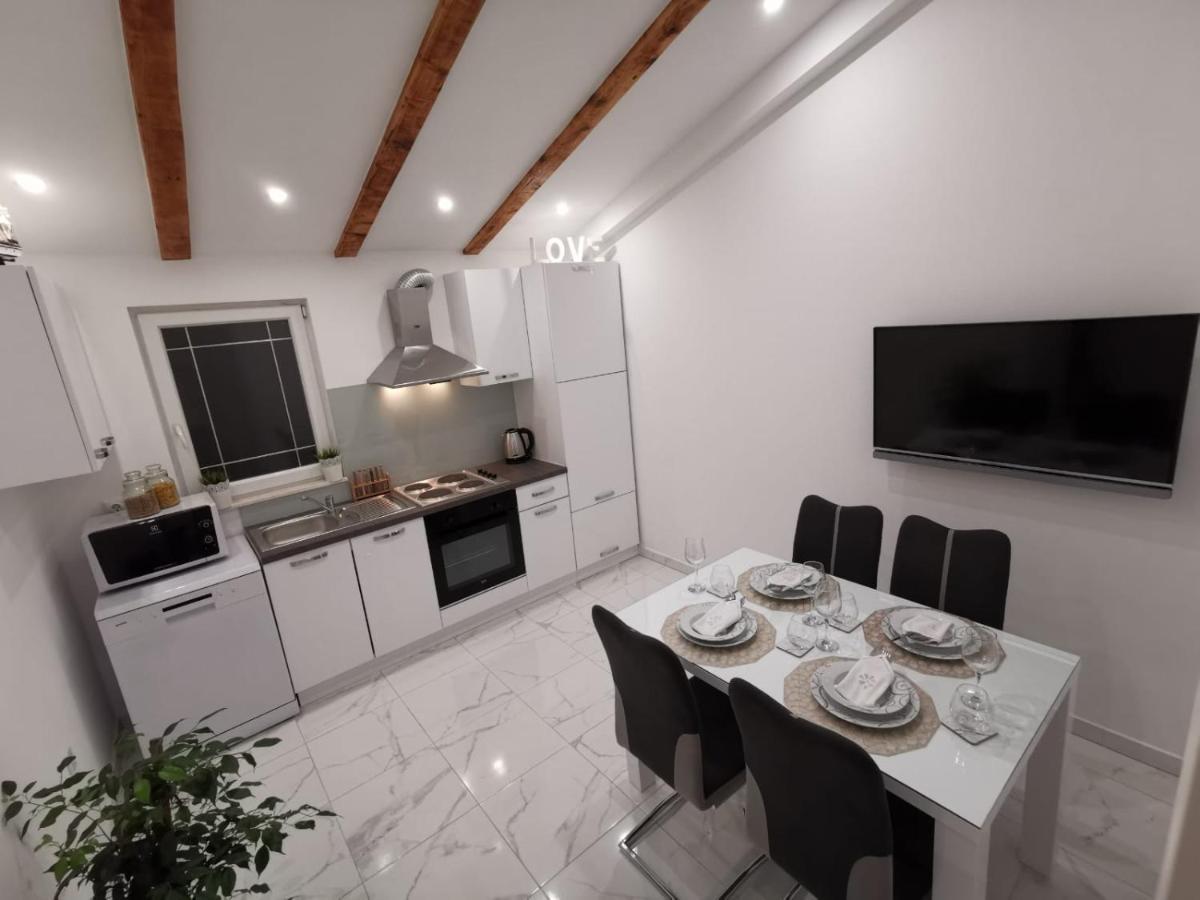 Apartmani Pina 2 Kaštela Extérieur photo
